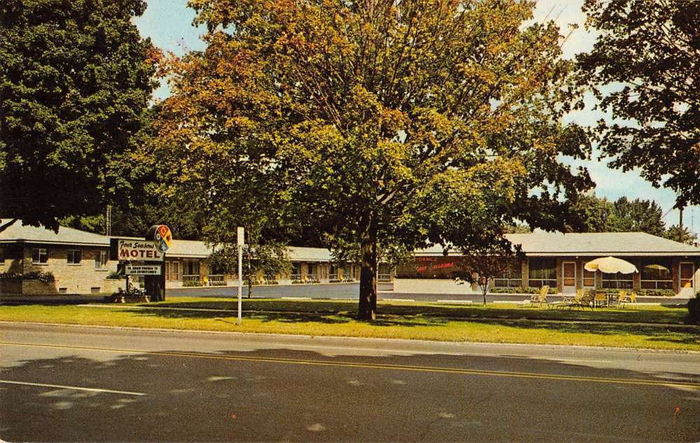Summers Inn (Four Seasons Motel) - Vintage Postcard